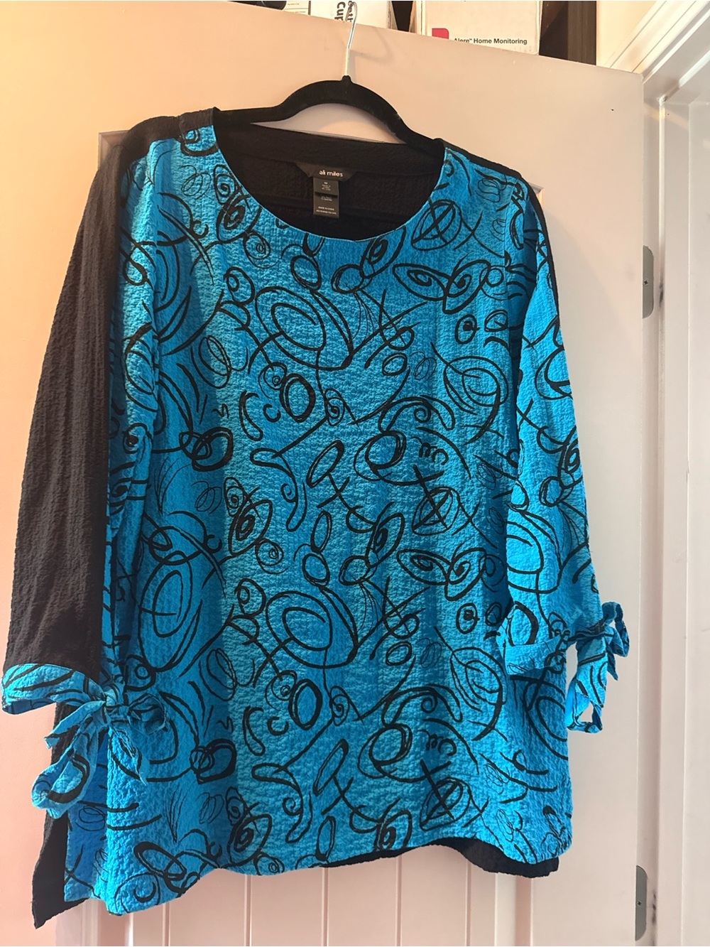 Ali Miles Teal and Black Abstract Tie-Sleeve Tunic